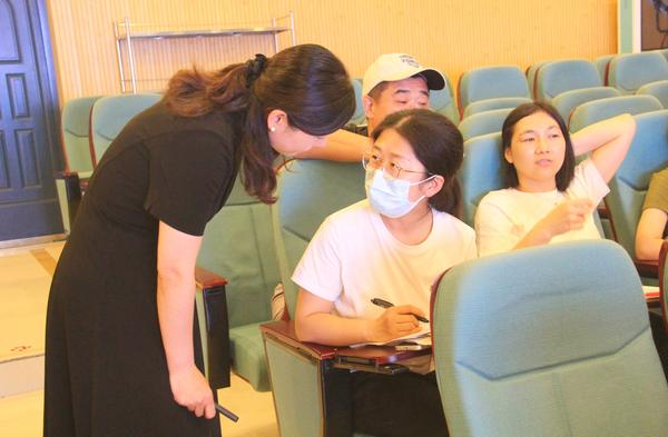 8与主讲老师进行交流 8与主讲老师进行交流